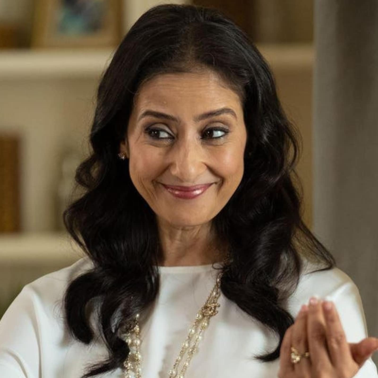 Manisha Koirala Opens Up on Ageism in Bollywood; Says, She Doesnt Allow  Trolls Get the Best of Her - News18