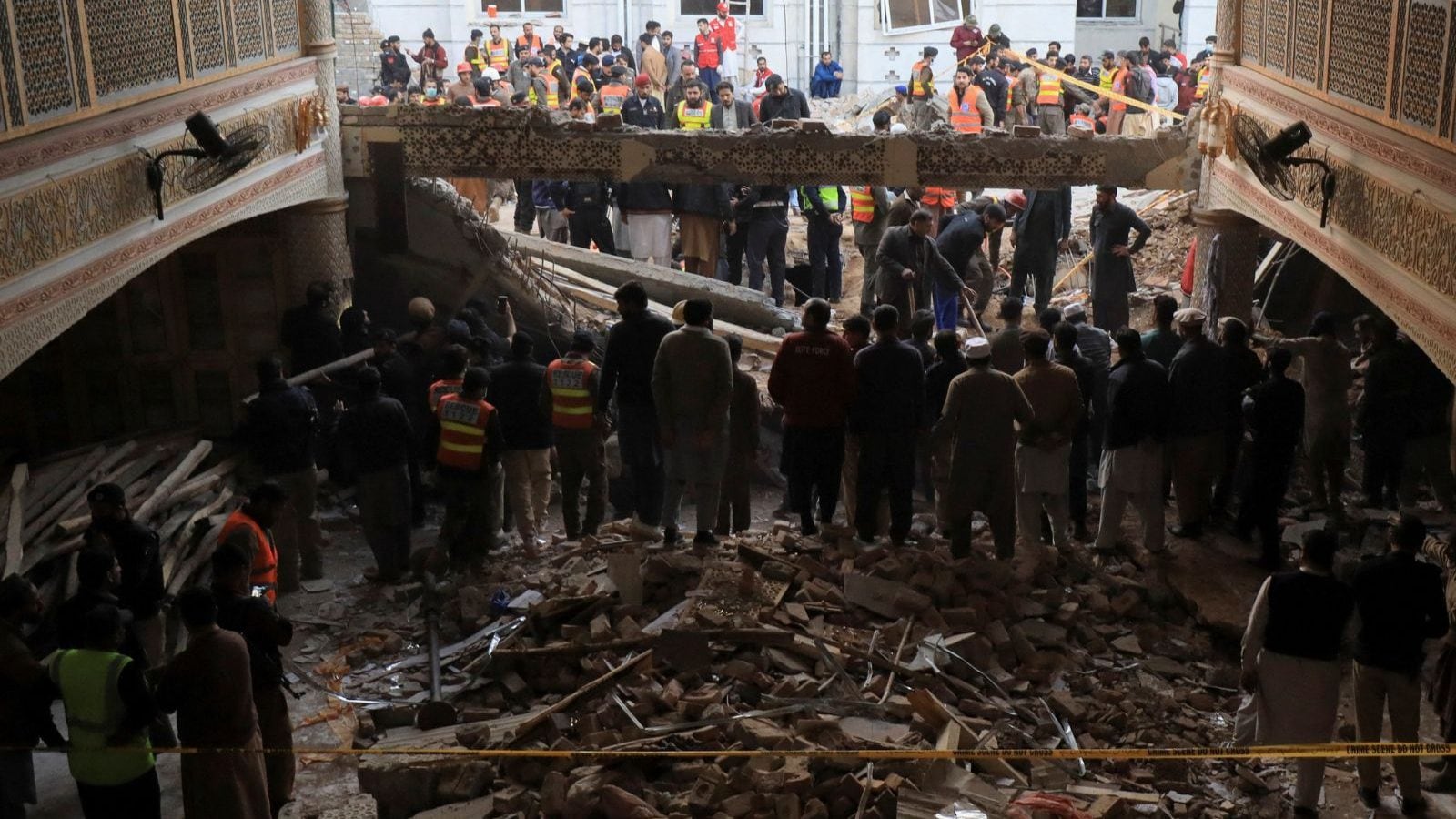 Pakistan Police Detain 23 Suspects After Deadly Mosque Blast