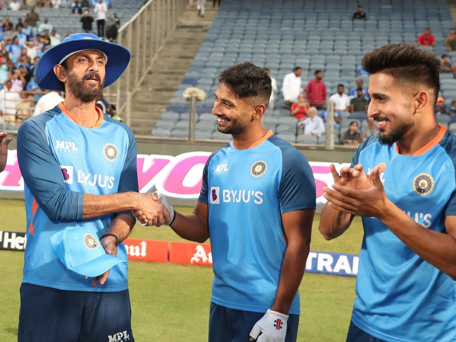 Sri Lanka Cricket 🇱🇰 on X: Sri Lanka are unchanged. Two changes for  India, Rahul Tripathi makes his debut, Arshdeep IN for Harshal Patel.  #INDvSL  / X