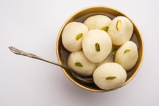 From rasmalai and gulab jamun to imarti and kalakand, there are one too many options. But, nothing beats the rasgulla