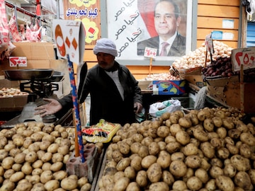 reuters-egypt-cairo-market-1-16728066044x3.jpg?impolicy=website&width=360&height=270