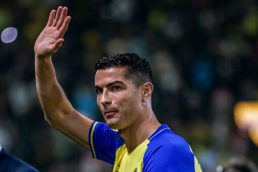 Cristiano Ronaldo applauds fans on his Al-Nassr debut (Twitter)