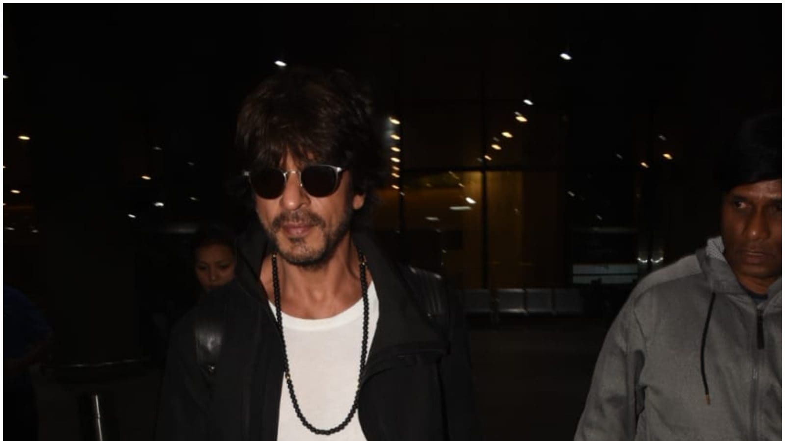 Shah Rukh Khan returns after promoting Pathaan in Dubai, proves