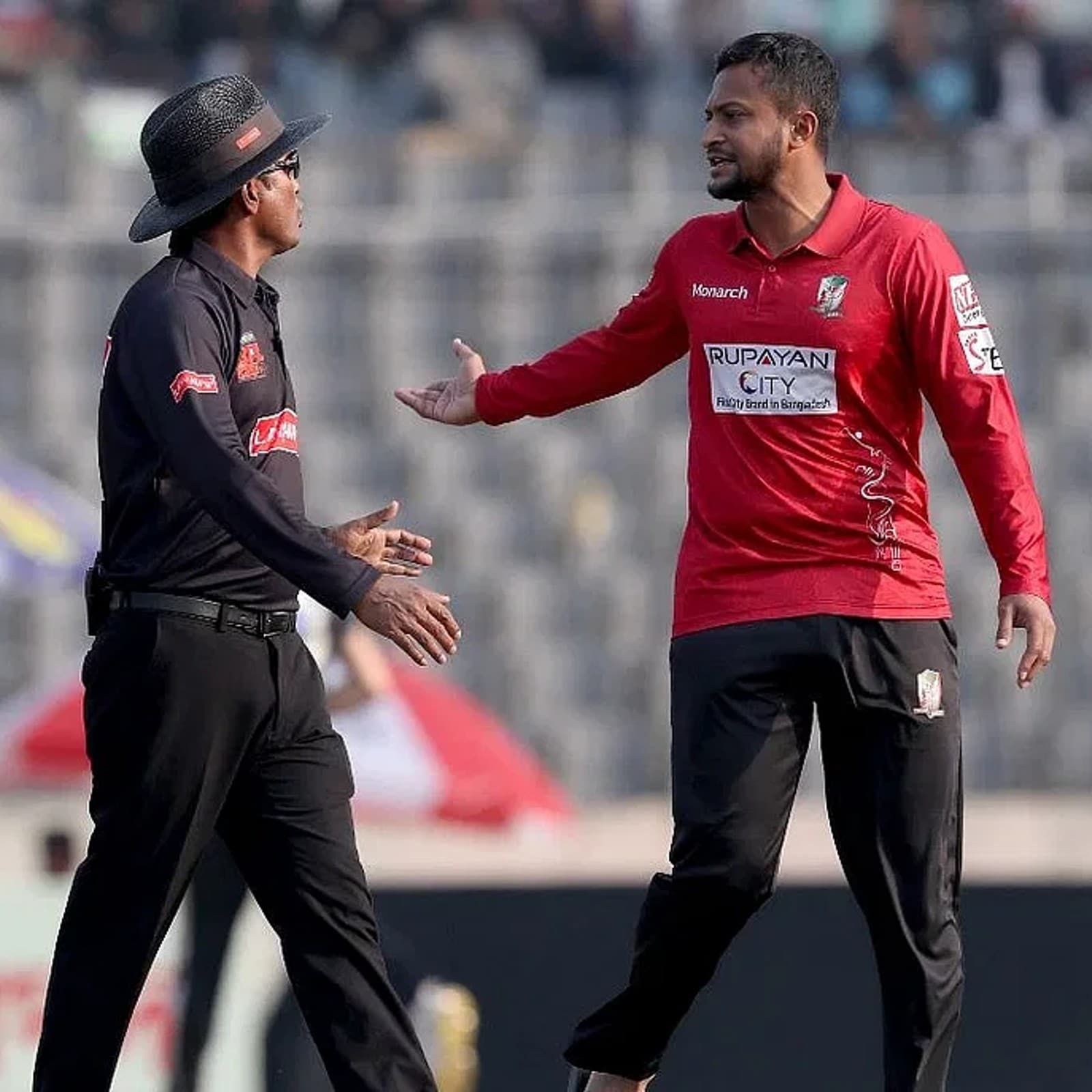 Shakib Al Hasan Loses His Calm in BPL, Walks Out on Field and Shouts at Umpire Watch