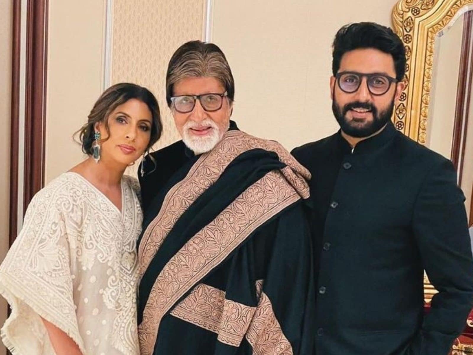 Amitabh Bachchan Shares A Throwback Pic And Poses Along With His  Grandchildren