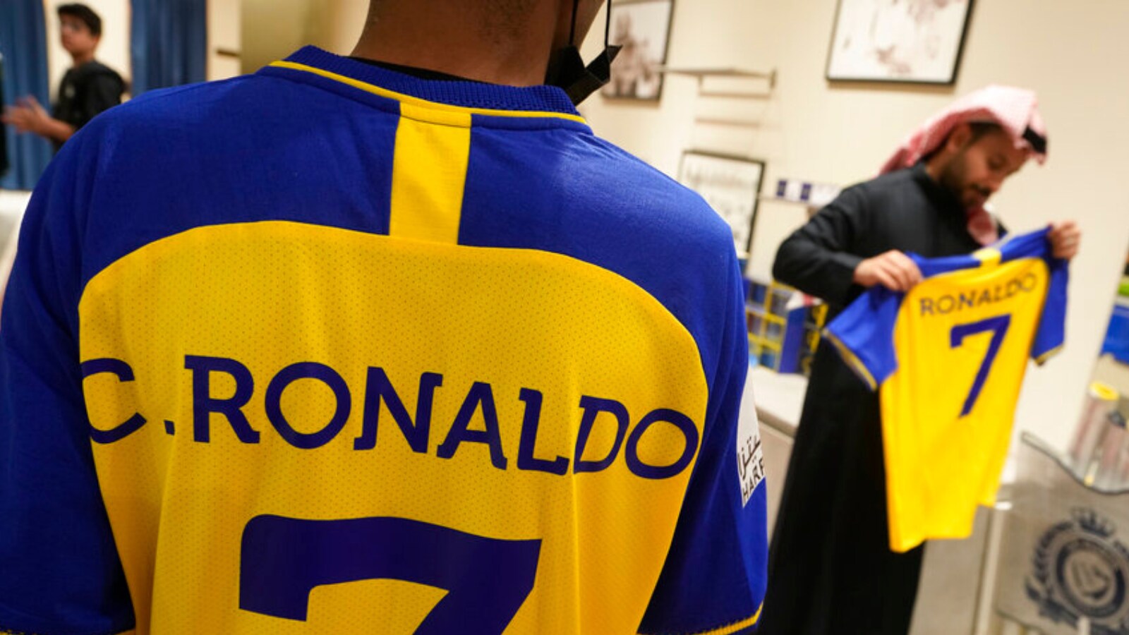 Cristiano Ronaldo wears captain's armband as Al Nassr win on