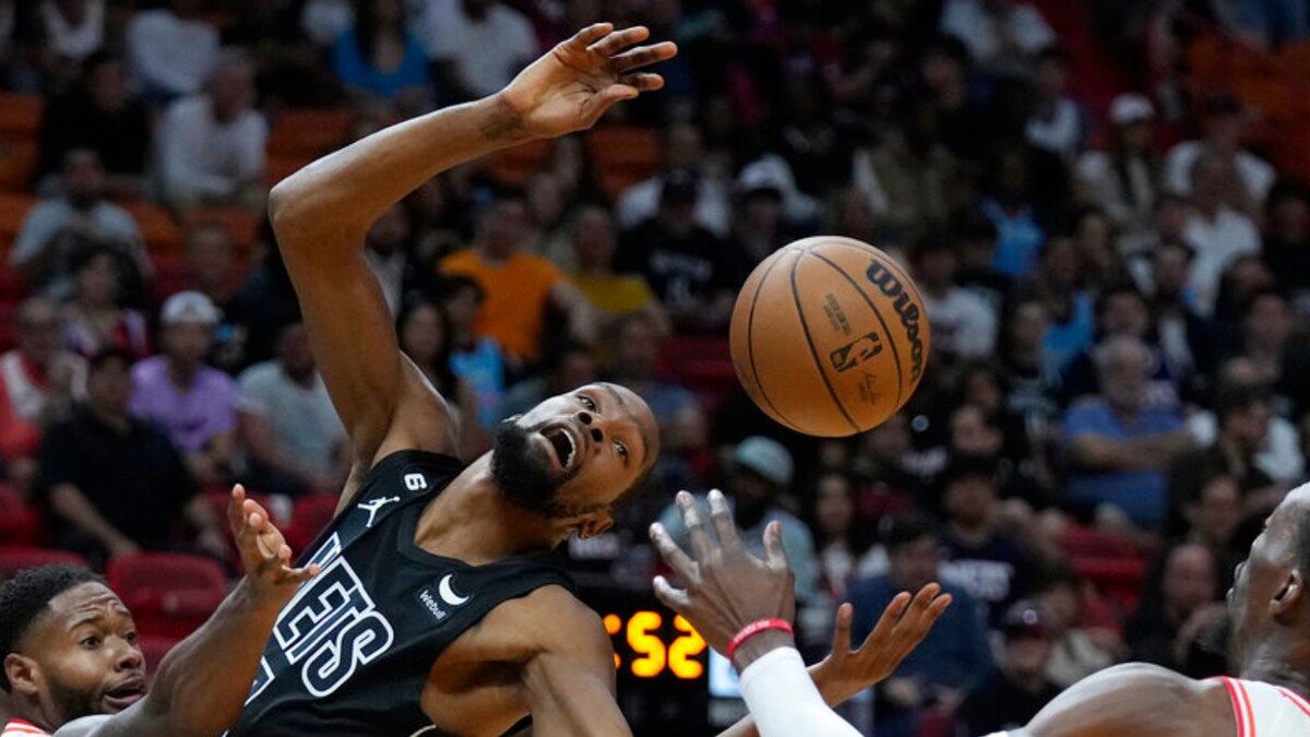 NBA: Nets Edge Heat but Kevin Durant Limps Out, 76ers Cruise Past Pistons