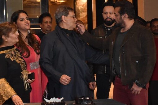 Subhash Ghai with Salman Khan and others after cutting birthday cake in his house at Bandra, Mumbai on Monday night. (Image: Viral Bhayani)