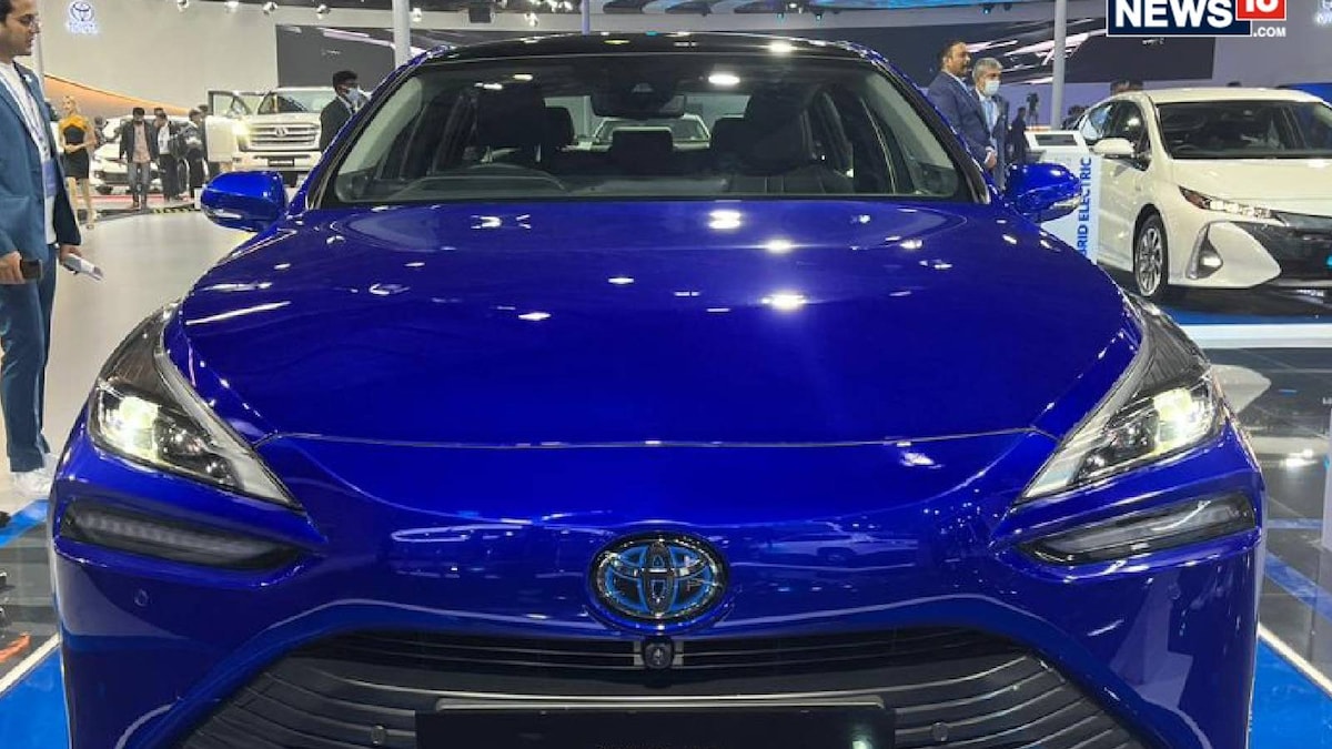 Toyota Mirai Fuel Cell Vehicle Showcased at Auto Expo 2023, Runs 640 Km on Full Hydrogen Tank