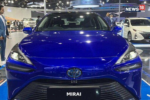 Toyota Mirai Fuel Cell Vehicle Showcased at Auto Expo 2023, Runs 640 Km ...