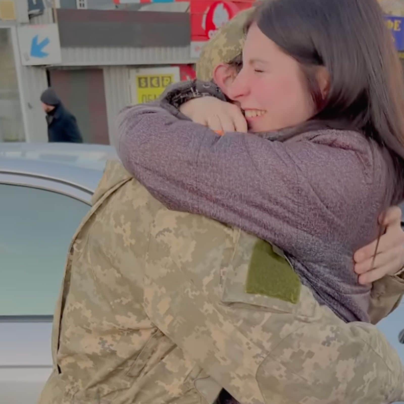 WATCH: Heartwarming Video Shows Pregnant Wife Reuniting With Ukrainian  Soldier | Buzz News - News18