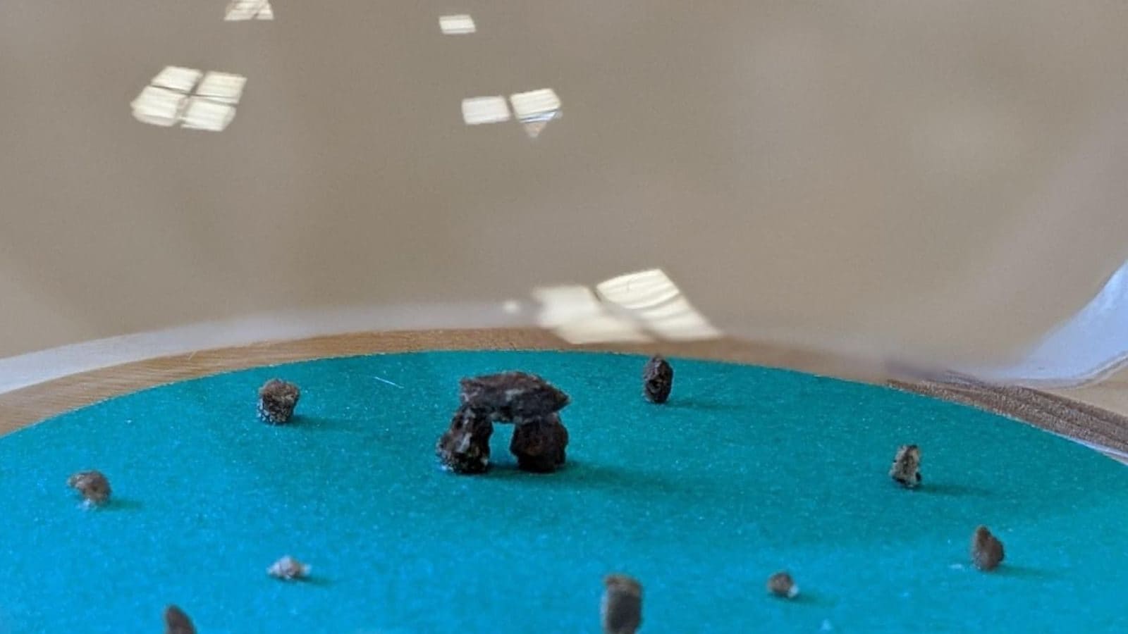UK-Based Miniature Artist Creates 'Kidney Stone-Henge' Using His Own Body Stones UK-Based Miniature Artist Creates 'Kidney Stone-Henge' Using His Own Body Stones