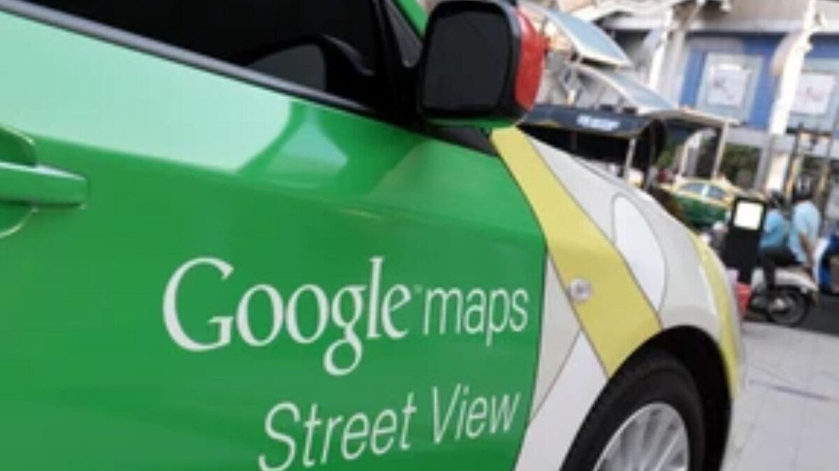 Australian Teenager Pranks Google Street View Car and Pretends To Be