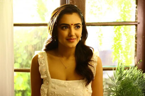 Malvika Sharma Looks Adorable In Sleeveless White Embroidered Dress, See Pic Malvika Sharma Looks Adorable In Sleeveless White Embroidered Dress, See Pic