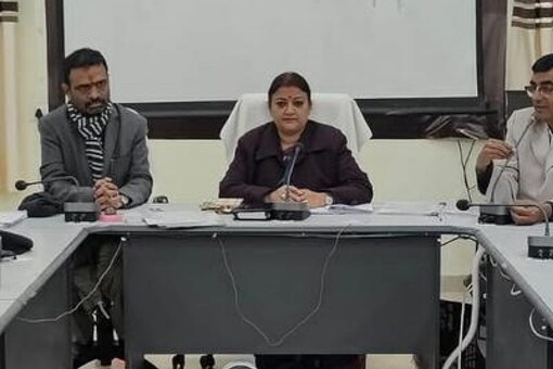 In the video, the woman is purportedly seen arguing with the minister and later, being moved out of the residence by a male staff member (Image: Twitter)
