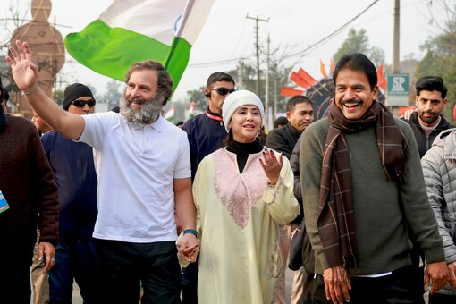 Congress leaders Rahul Gandhi and KC Venugopal with Bollywood actor Urmila Matondkar during the party's 'Bharat Jodo Yatra', in Jammu on Tuesday, Jan 24. (PTI)