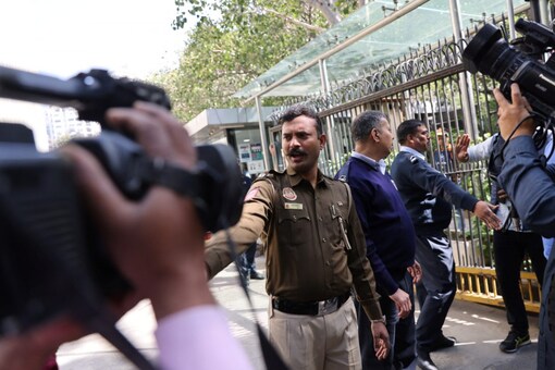 Police officers stand outside a building having BBC offices in New Delhi (Reuters Photo)