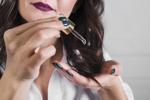 Hair breakage often happens when you try to comb tangled hair. It is always advisable to use a serum in such cases. It hydrates the surface, giving the comb free access from the root to the tips.