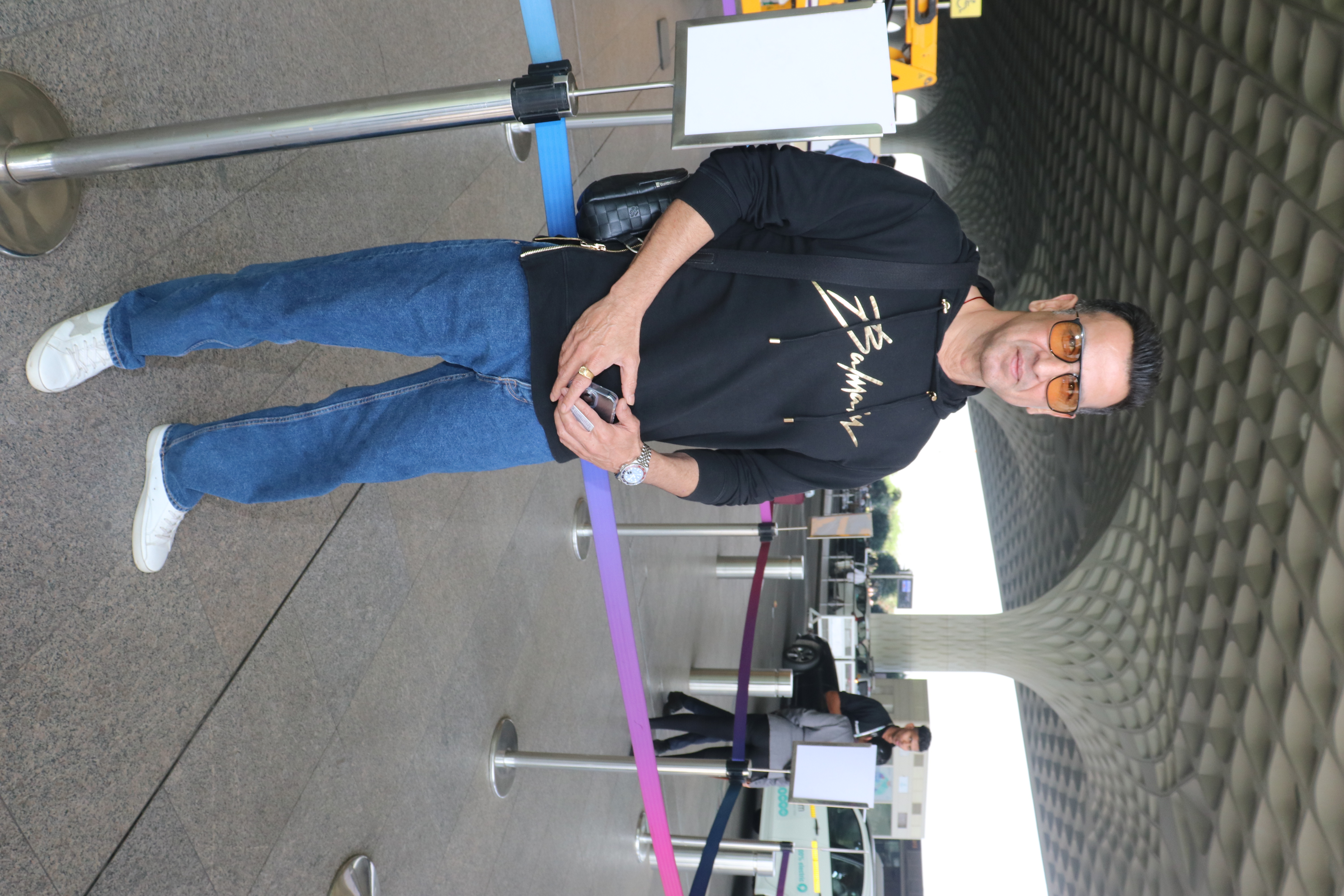 Ronit Roy seen at the airport. (Image: Viral Bhayani) Ronit Roy seen at the airport.