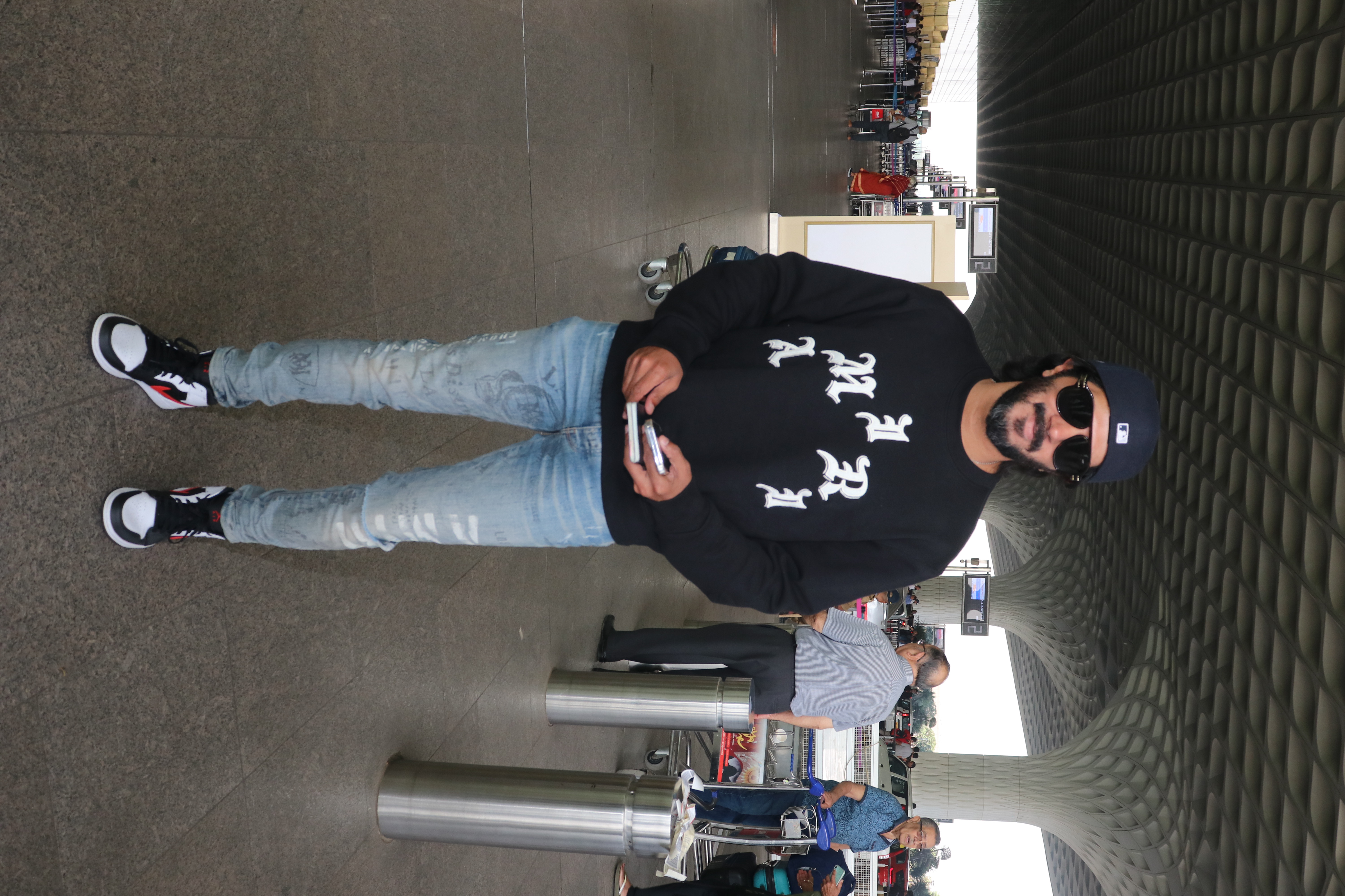Dulquer Salmaan seen at the airport. (Image: Viral Bhayani) Dulquer Salmaan seen at the airport.