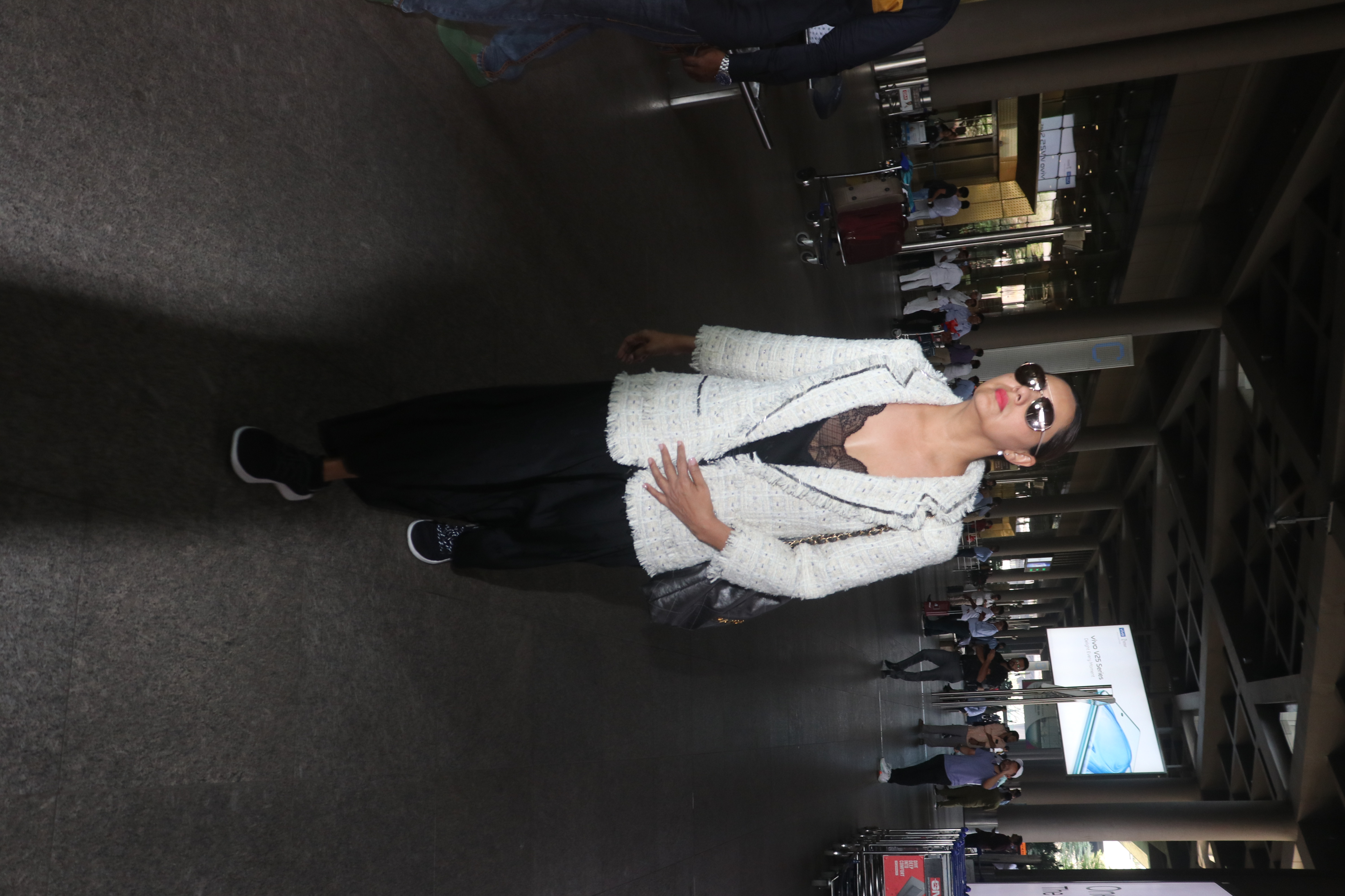 Gauri Khan seen at the airport. (Image: Viral Bhayani) Gauri Khan seen at the airport.