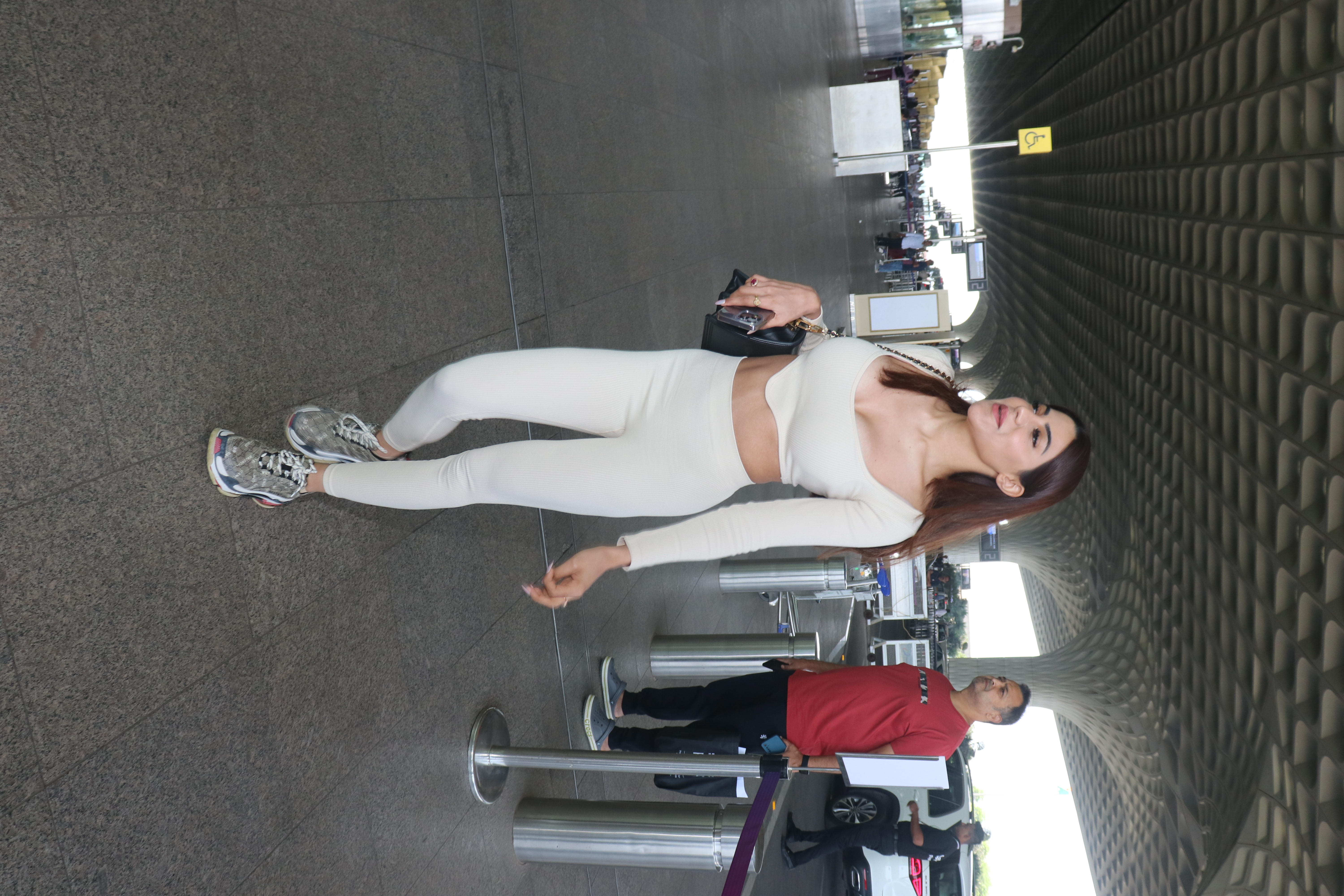 Nikki Tamboli seen at the airport. (Image: Viral Bhayani) Nikki Tamboli seen at the airport.