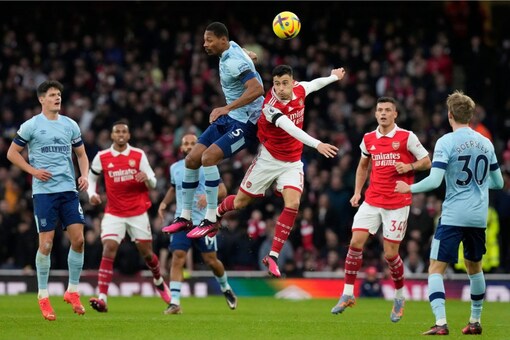 Arsenal's Gabriel Martinelli, centre right, and Brentford's Ethan Pinnock, centre left, challenge for the ball during the English Premier League soccer match between Arsenal and Brentford at Emirates stadium in London, Saturday, Feb. 11, 2023. (AP Photo/Frank Augstein)