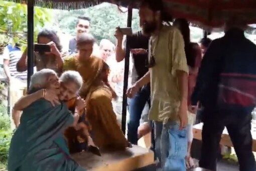 This Desi grandmother getting a birthday surprise is too wholesome. (Credits: Twitter/@absolutarvind)
