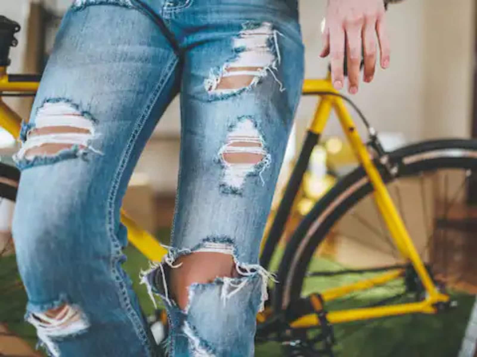 US Girl Wears Ripped Jeans Duct-tapes Exposed Skin