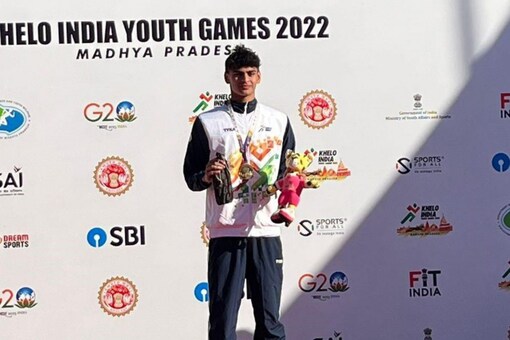 Vedant Madhavan wins gold in men's 200m freestyle (Source: Khelo India Twitter)