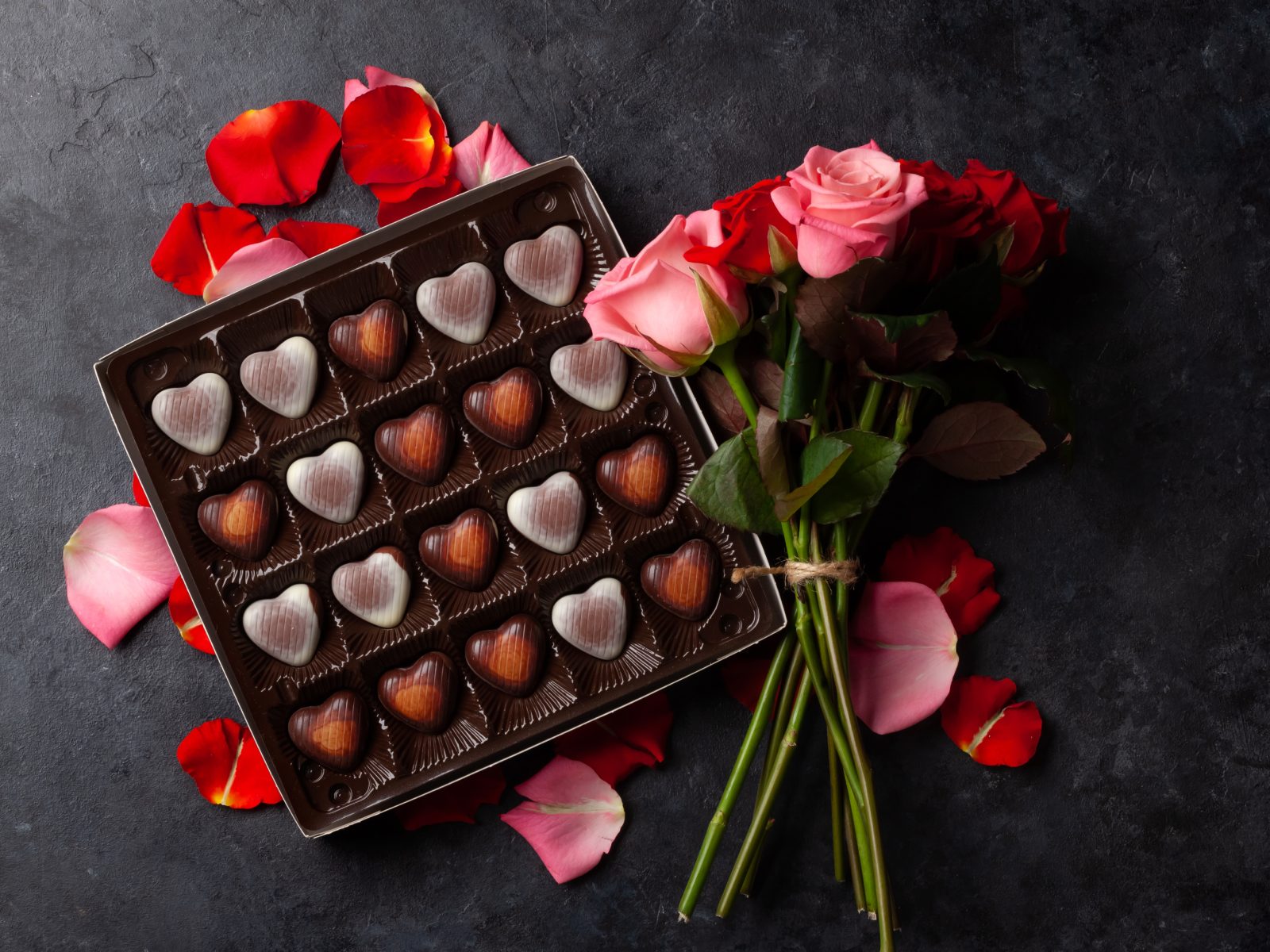 SMOOR Assorted Box of Chocolates Vday Edition | 582g | Valentines,  Celebrations, Diwali, Dussera, Gift Hamper, Chocolate Gift Hamper, Gourmet  Gift Hamper : Amazon.in: Grocery & Gourmet Foods
