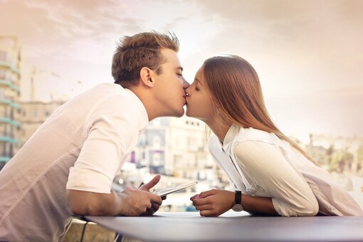 How To Kiss 26 Tips For First Timers And Seasoned Pros
