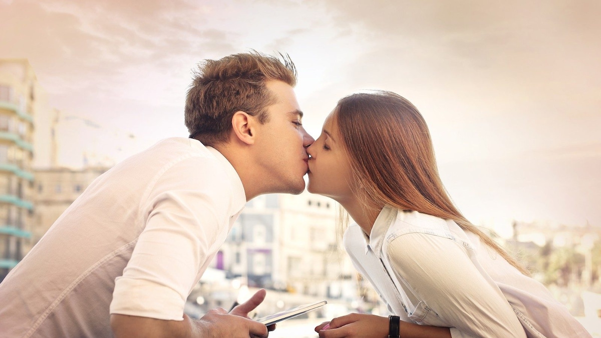 Kiss Day 2023: Kissing Tips For First-Timers to Seasoned Lovers