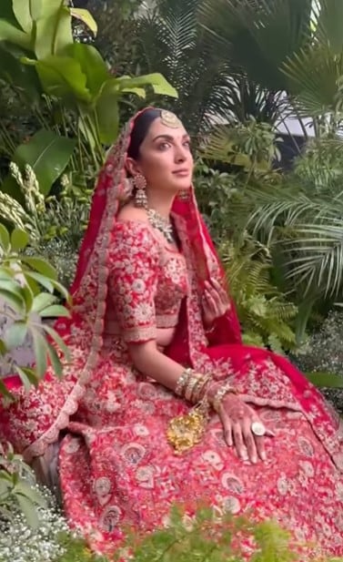 Gorgeous Kiara Advani  Indian bridal outfits, Indian wedding outfits, Pink  bridal lehenga