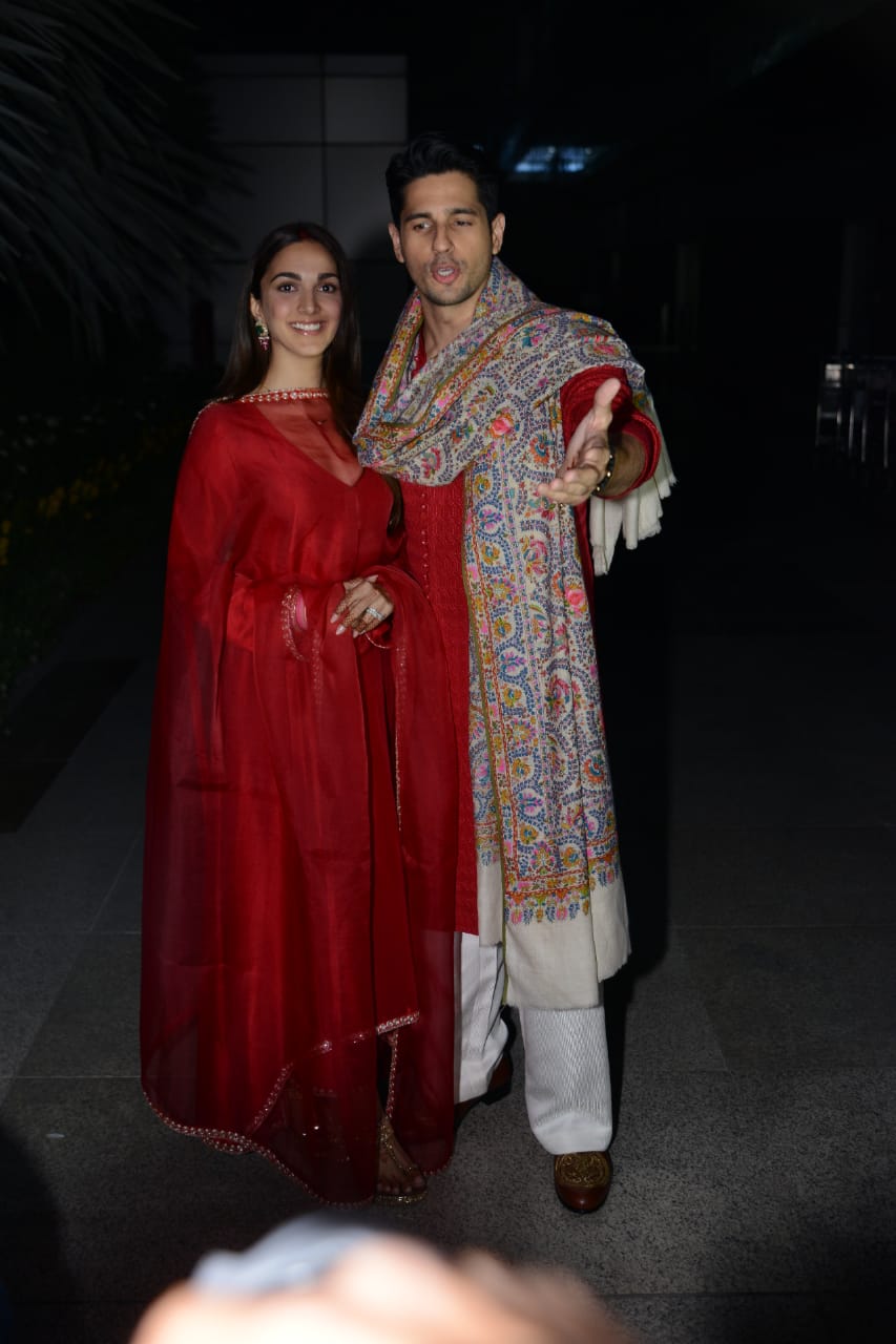 Sidharth Malhotra And Kiara Advani Make First Public Appearance As ...