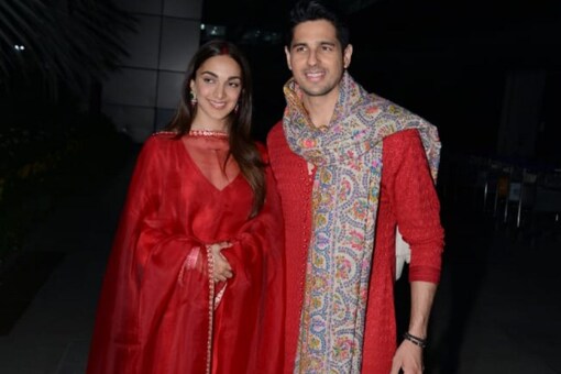 Kiara Advani and Sidharth Malhotra spotted in Delhi after their wedding. (Pic: Viral Bhayani)