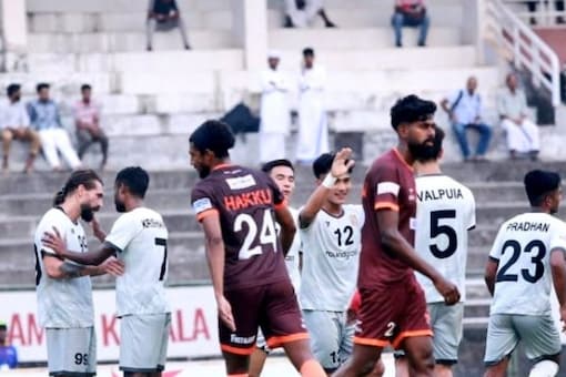 RoundGlass Punjab players celebrate after Luka Majcen scores (I-League Twitter)
