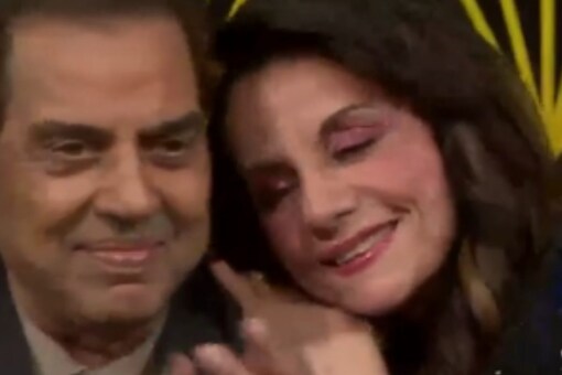 Mumtaz leaves fans stunned with first ever TV show appearance.