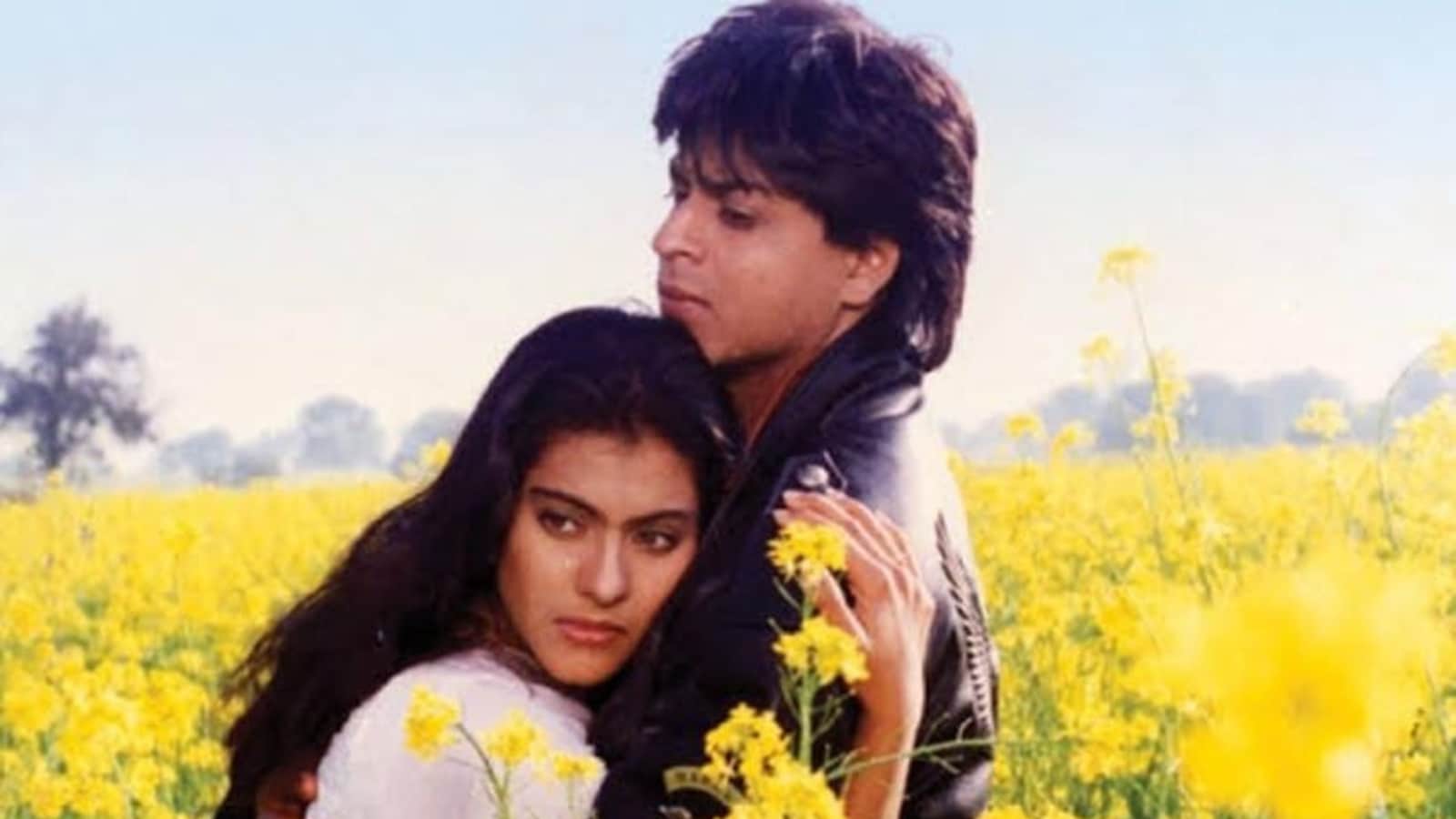 DDLJ Fans Recreate Iconic Mustard Field Scene In Maratha Mandir