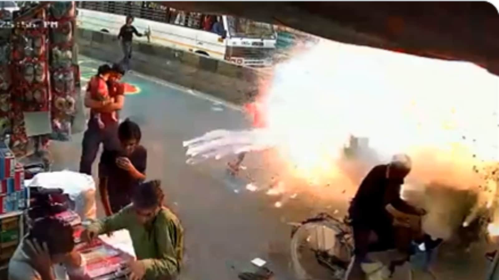 In Shocking Video, E-Rickshaw Carrying Firecrackers Explodes, 1 Dead ...