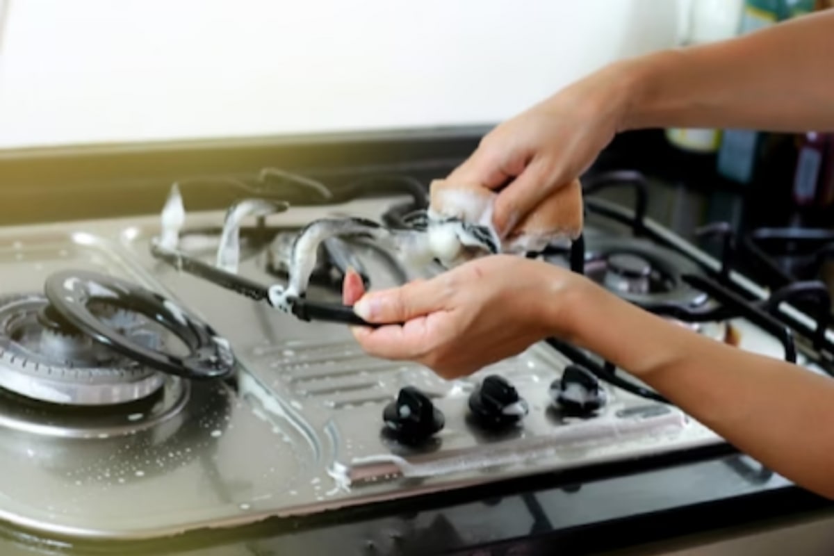 5 Simple Tips To Clean Your Gas Stove And Burners At Home