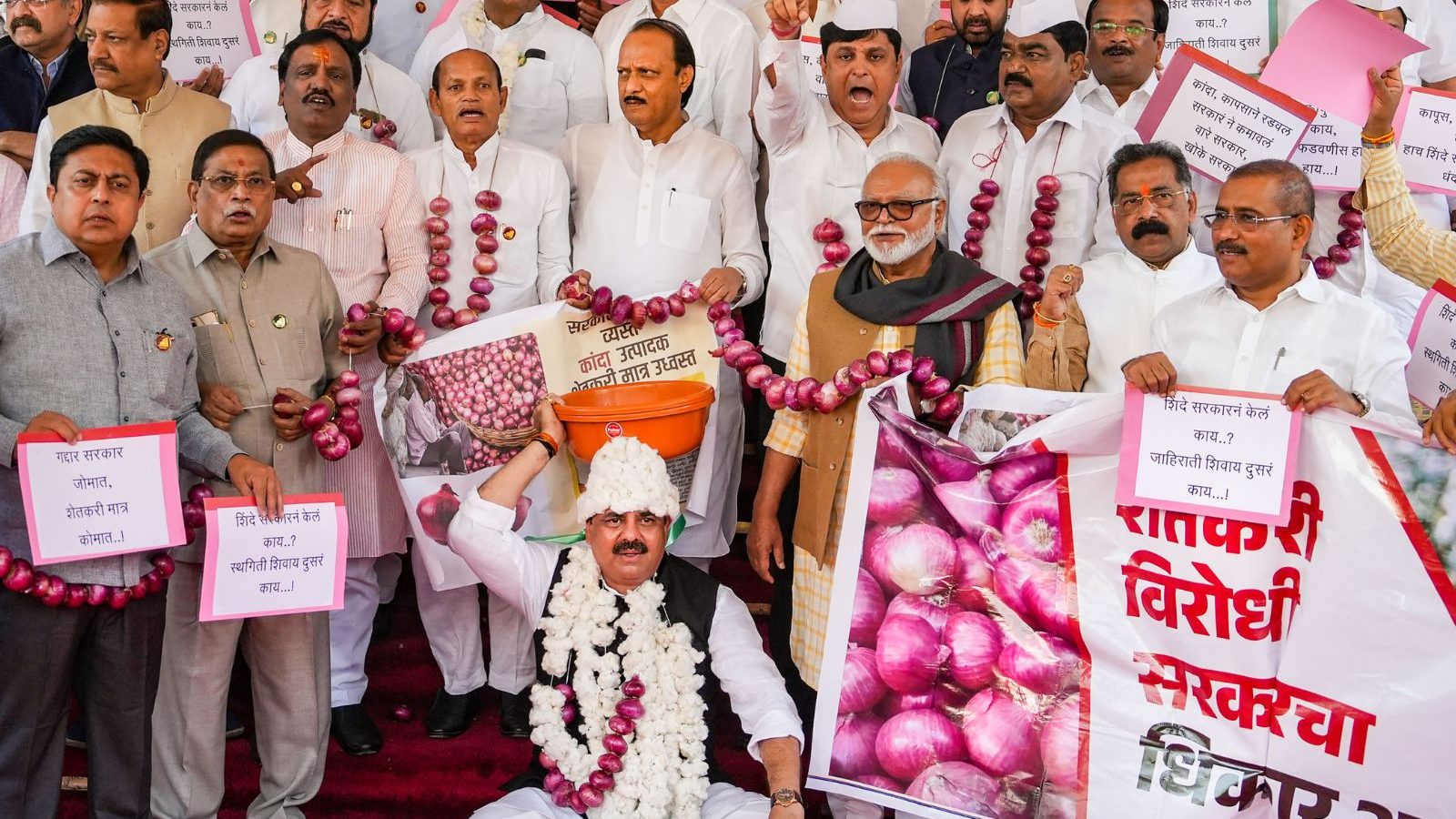 Shinde Govt vs Oppn Face-off in Maha Council as Falling Onion Prices Bring Farmers to Tears – NewsEverything Politics