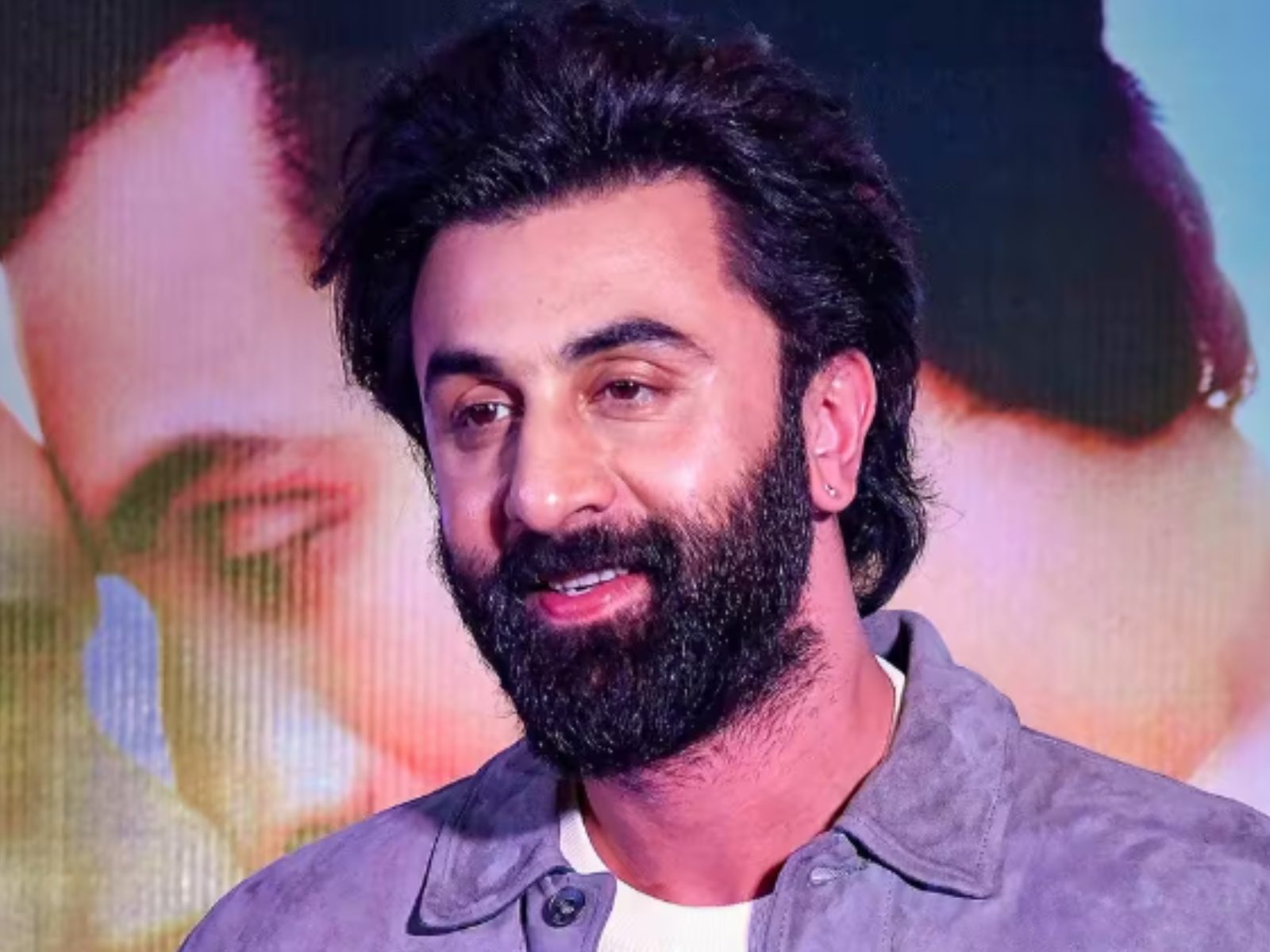 Ranbir Kapoor decides to go 'SINGLE