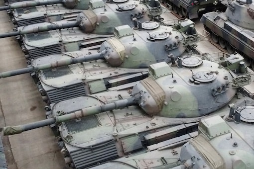 öѧ Leopard 1 ԵѹԺѹ١çͧԹͧ Tournais  (Ҿ: Reuters)