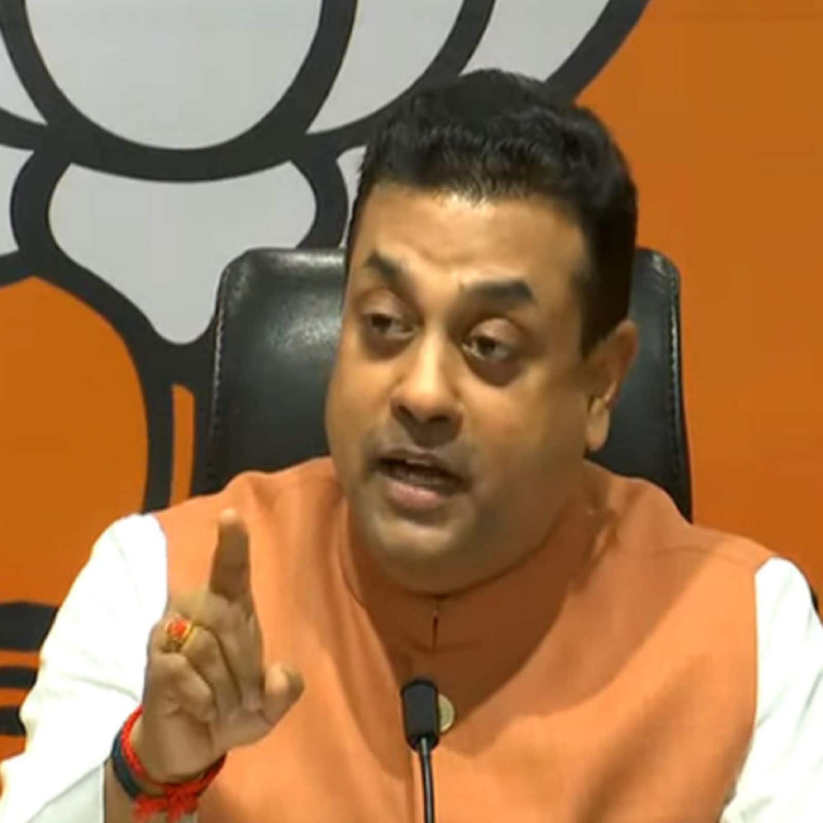 Udhar Dikha Na': Sambit Patra Takes Jibe at Rahul Gandhi With Rohit Sharma Video Udhar Dikha Na': Sambit Patra Takes Jibe at Rahul Gandhi With Rohit Sharma Video