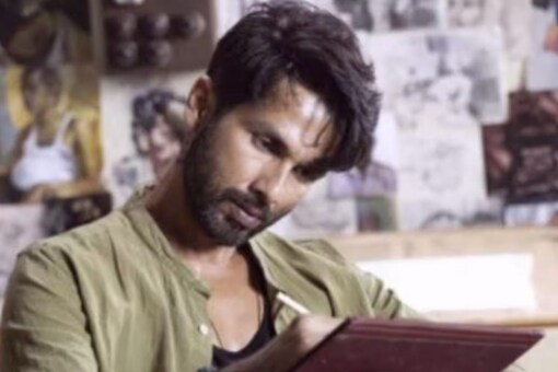 Shahid Kapoor Garners Praise for 'Farzi'. (Image: News18)