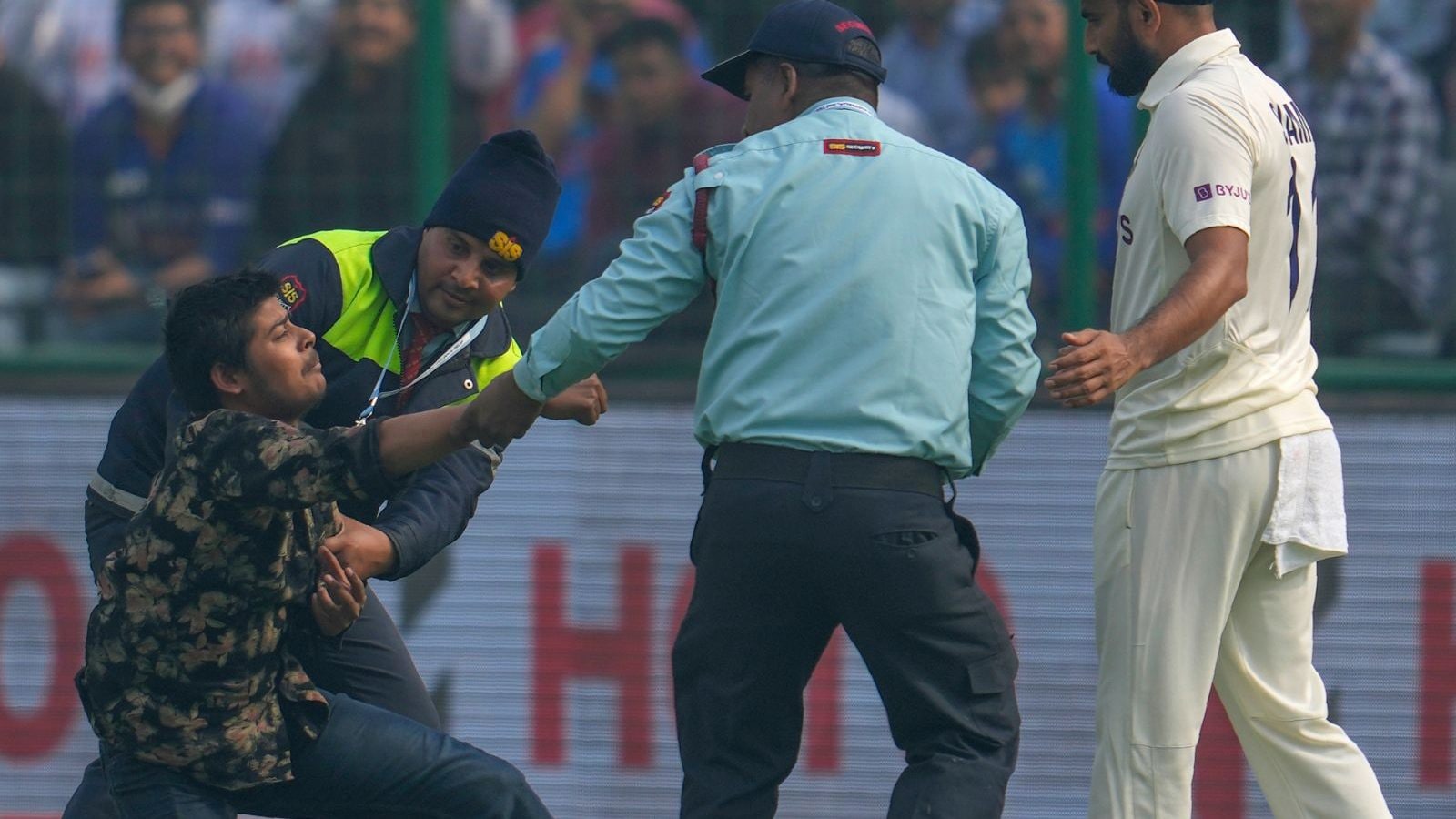 IND Vs AUS, 2nd Test: Shami's Gesture Wins Hearts After Fan Breaches ...