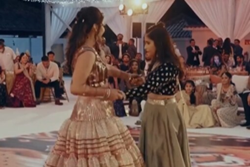 Bride performs with her visually impaired sister at her sangeet ceremony.