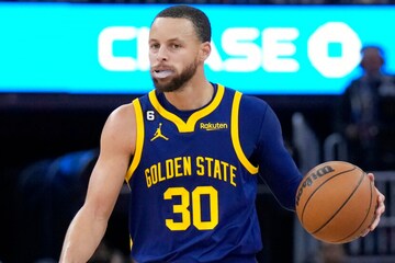 Stephen Curry Believed to Have Knee Sprain, per Report