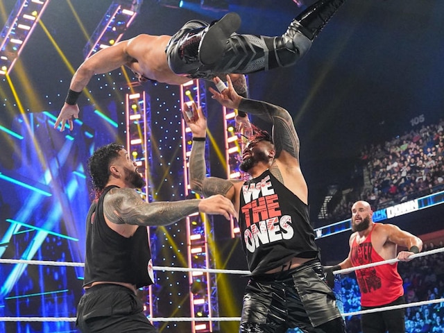 Wwe Smackdown Results The Usos Beat Ricochet And Braun Strowman To